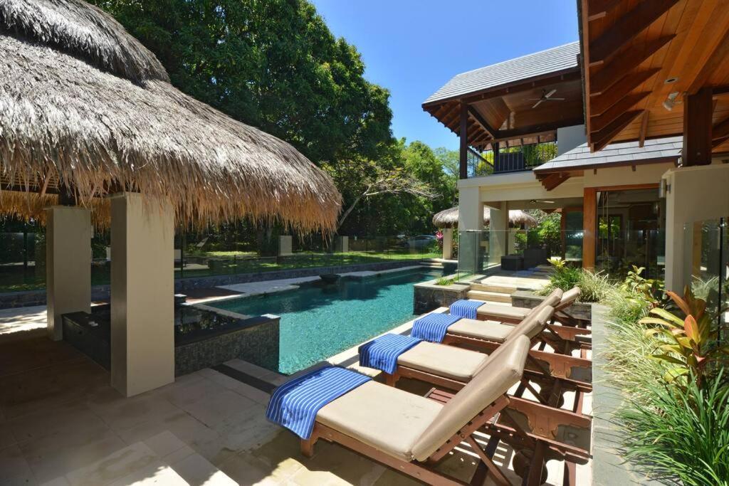 Holiday home Cowrie House - Luxury 4 Bedroom Beachfront Port Douglas