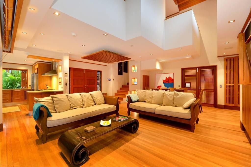 Holiday home Cowrie House - Luxury 4 Bedroom Beachfront