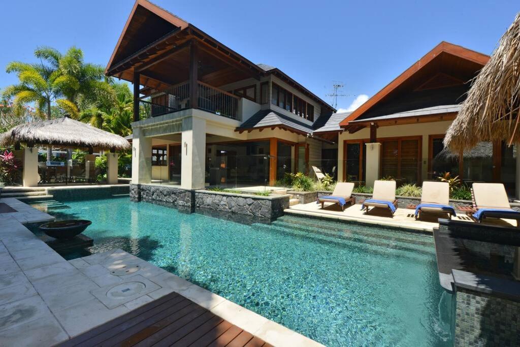 Cowrie House - Luxury 4 Bedroom Beachfront Port Douglas