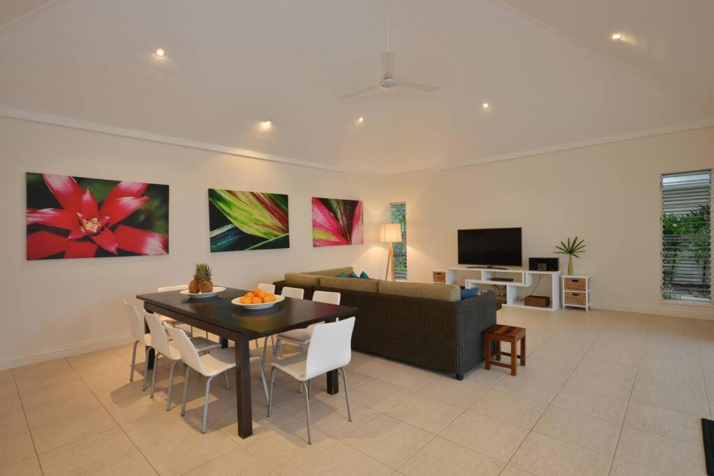 Holiday home Plantation House - Private 4 Bedroom Beachfront Retreat Port Douglas