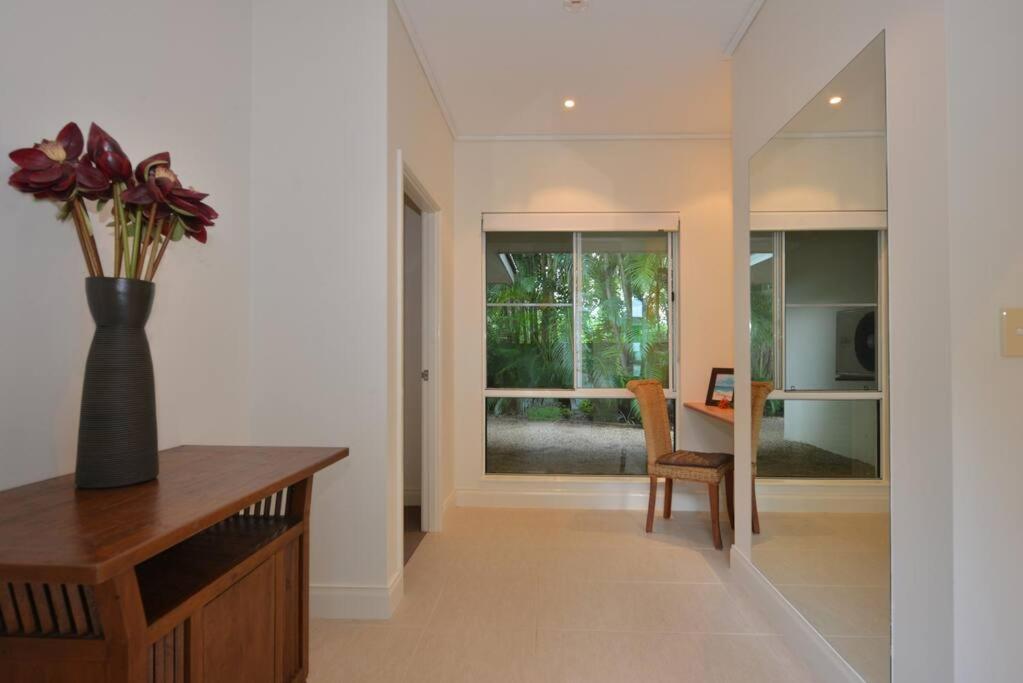 Plantation House - Private 4 Bedroom Beachfront Retreat Holiday home