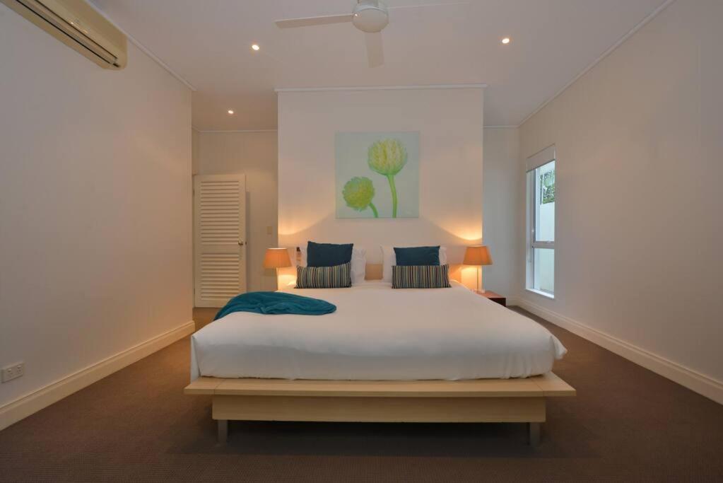 Plantation House - Private 4 Bedroom Beachfront Retreat Holiday home Port Douglas