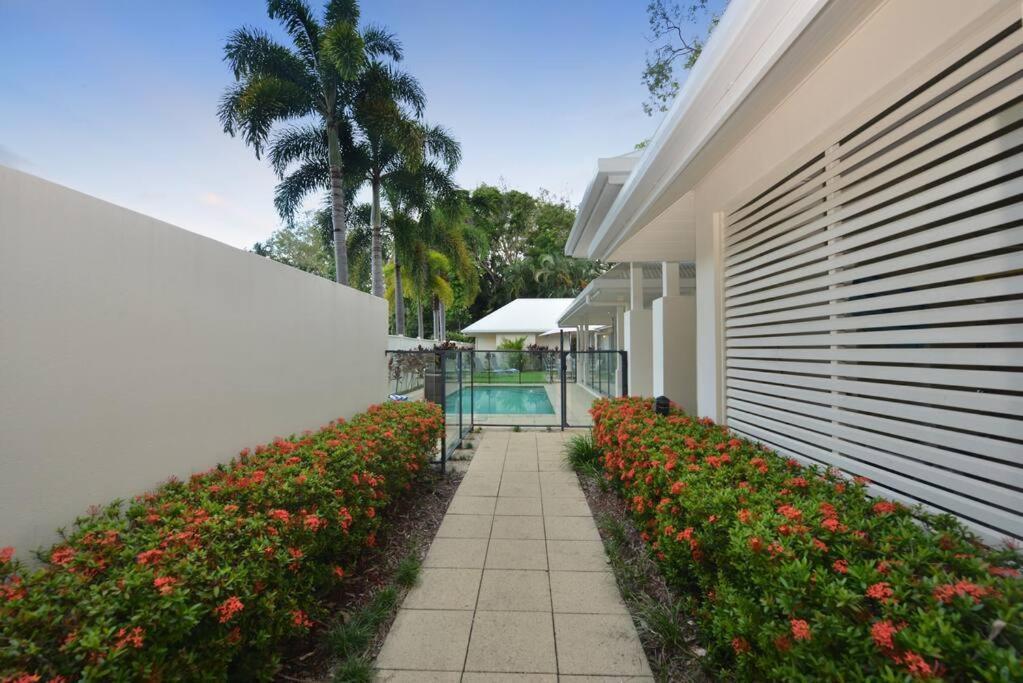 Plantation House - Private 4 Bedroom Beachfront Retreat *