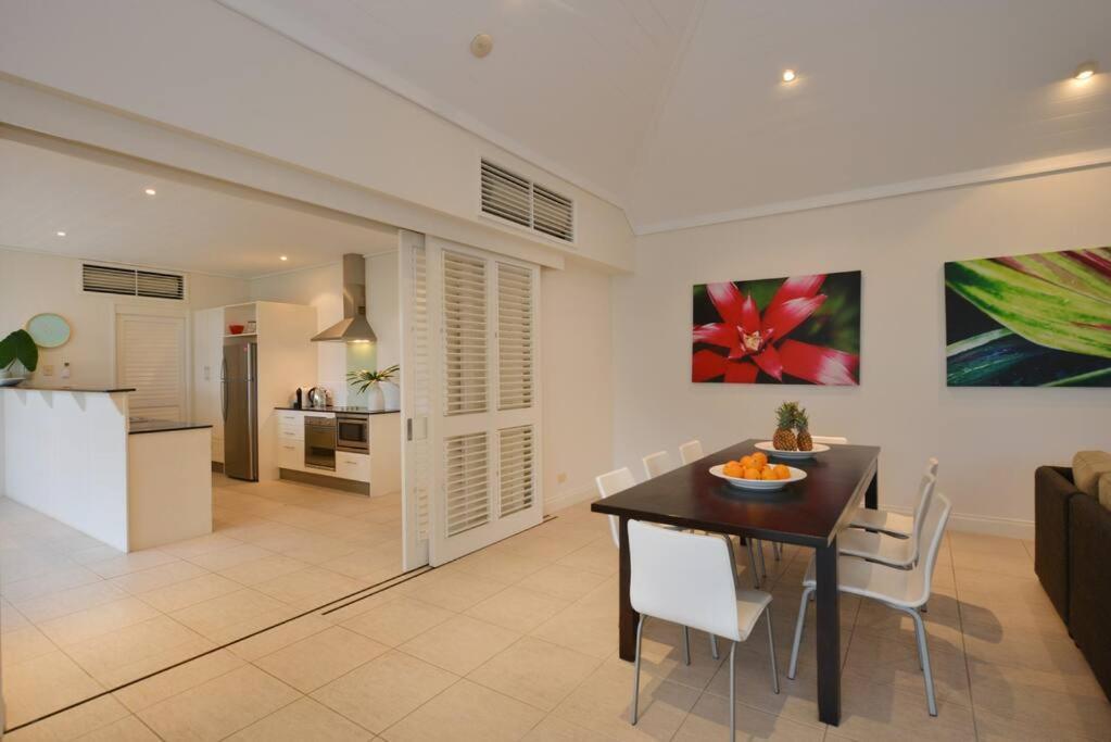 Plantation House - Private 4 Bedroom Beachfront Retreat Holiday home *