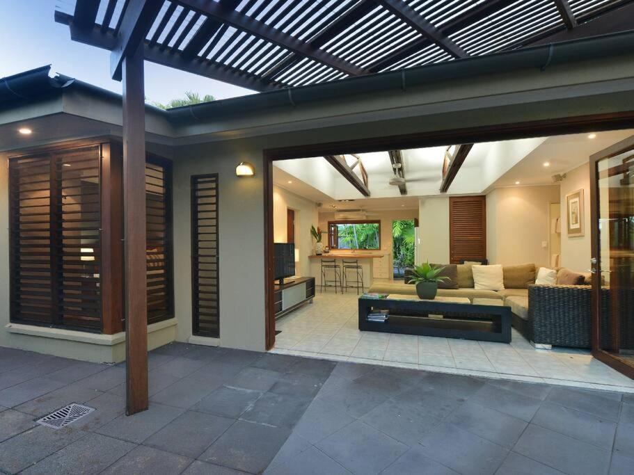 Villa Cassowary 1 - Short Walk To And Town Port Douglas