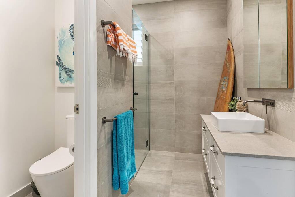 Holiday home 5 Cowrie Street - 4 Bedroom Beachside Queenslander *