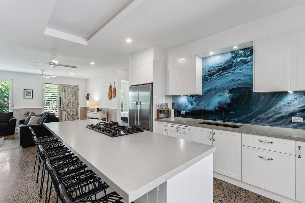 Holiday home 5 Cowrie Street - 4 Bedroom Beachside Queenslander