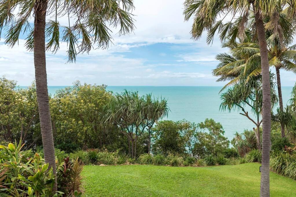 Hill No.6 - Stunning Coral Sea Views Apartment *