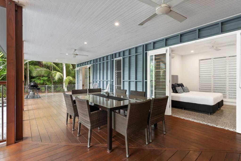 Holiday home 5 Cowrie Street - 4 Bedroom Beachside Queenslander *