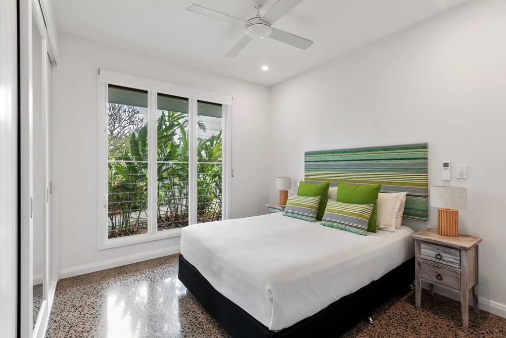 5 Cowrie Street - 4 Bedroom Beachside Queenslander Holiday home Port Douglas