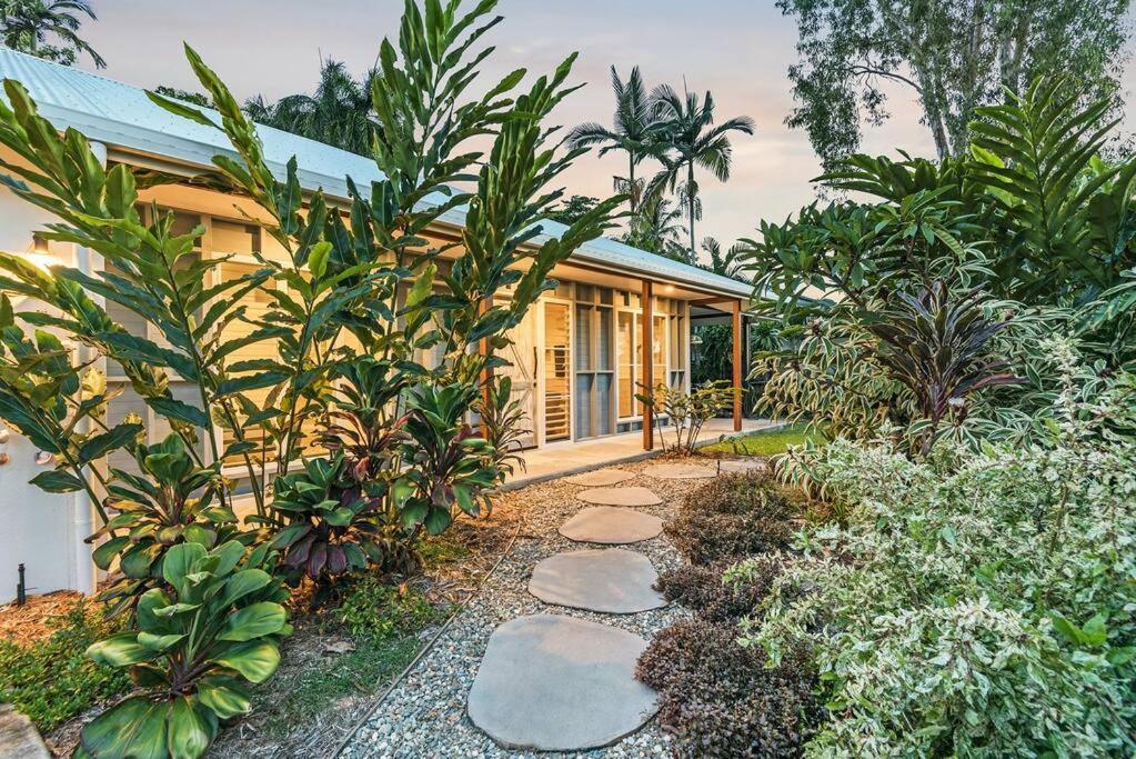 5 Cowrie Street - 4 Bedroom Beachside Queenslander