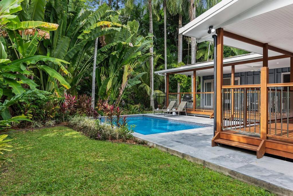 5 Cowrie Street - 4 Bedroom Beachside Queenslander Holiday home *