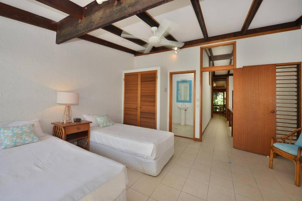 Spindrift Townhouse 3 - The Coral Sea At Your Door Apartment