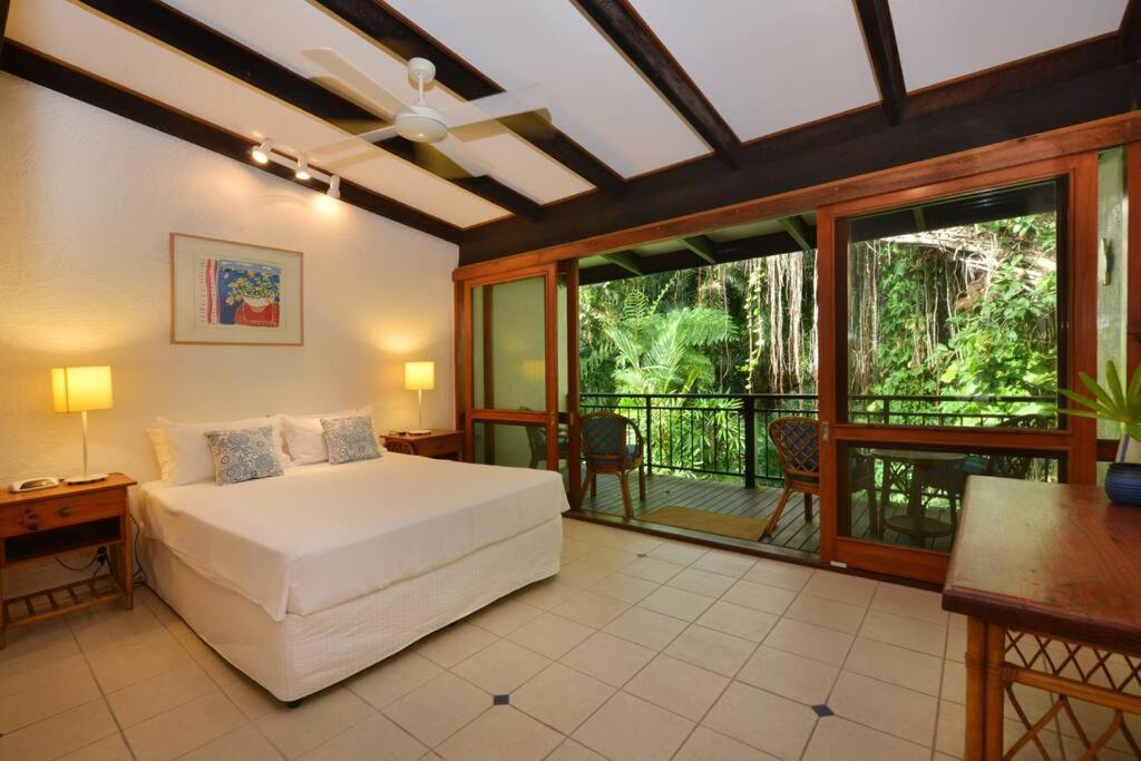 Spindrift Townhouse 3 - The Coral Sea At Your Door