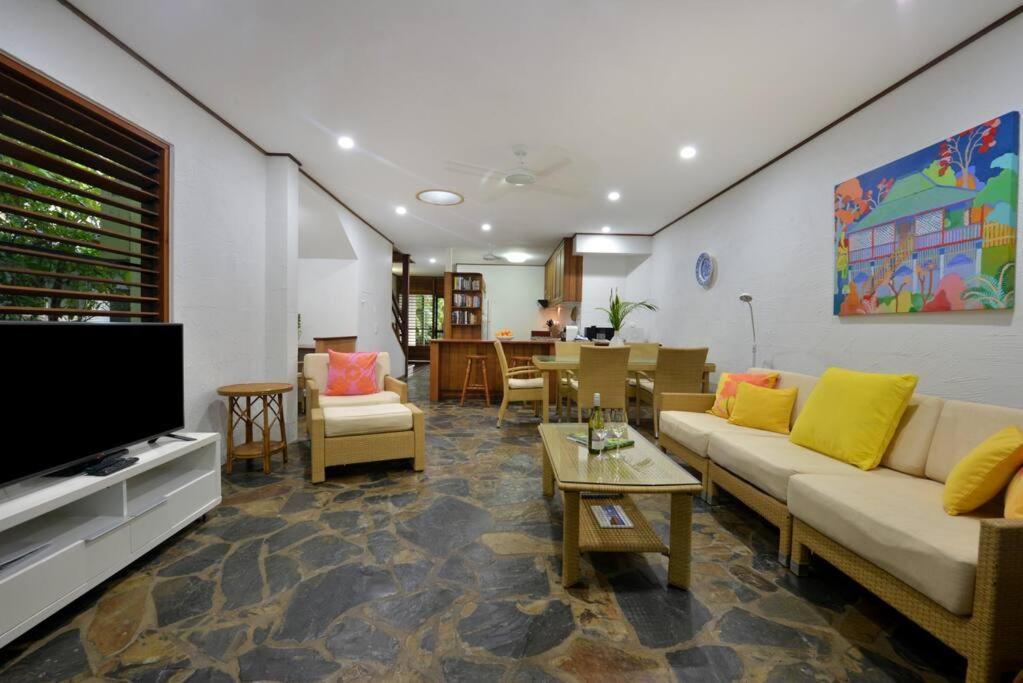 Spindrift Townhouse 3 - The Coral Sea At Your Door * Port Douglas