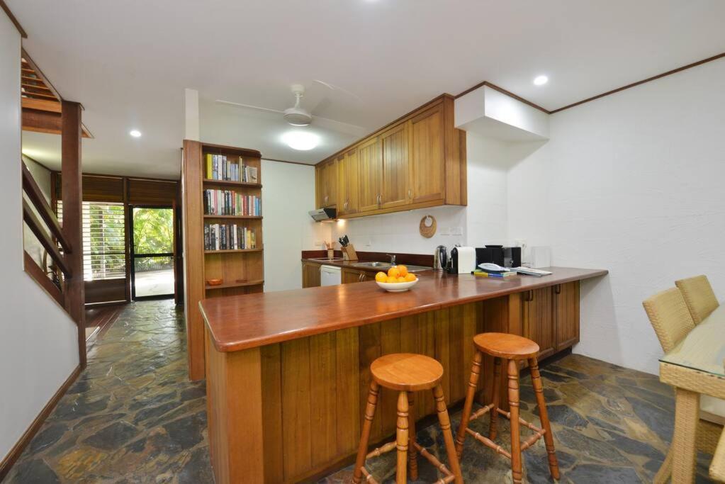 Spindrift Townhouse 3 - The Coral Sea At Your Door *