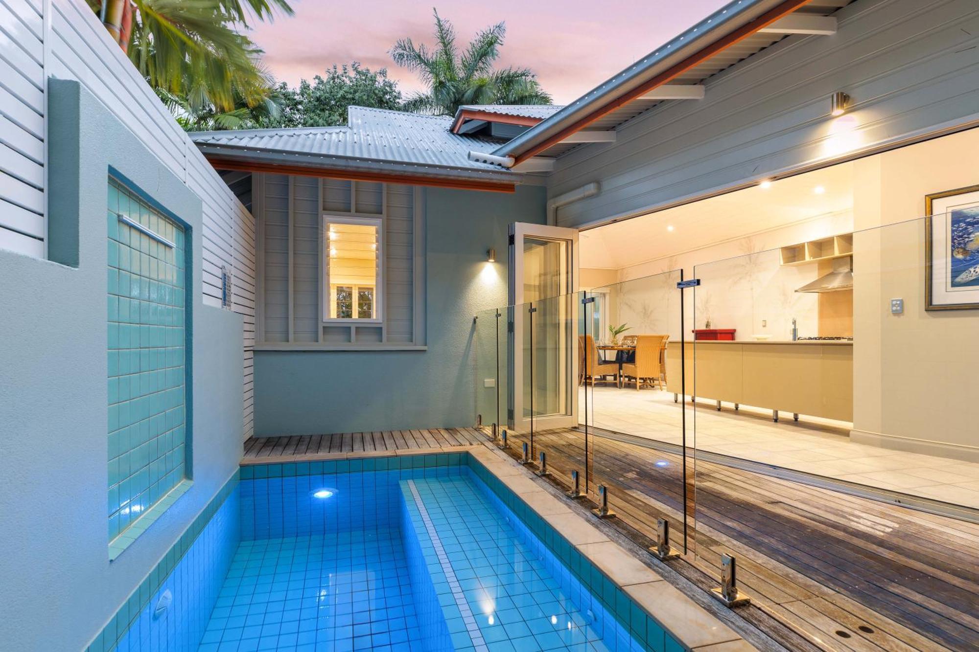 7 @ Latitude 16 * Port Douglas