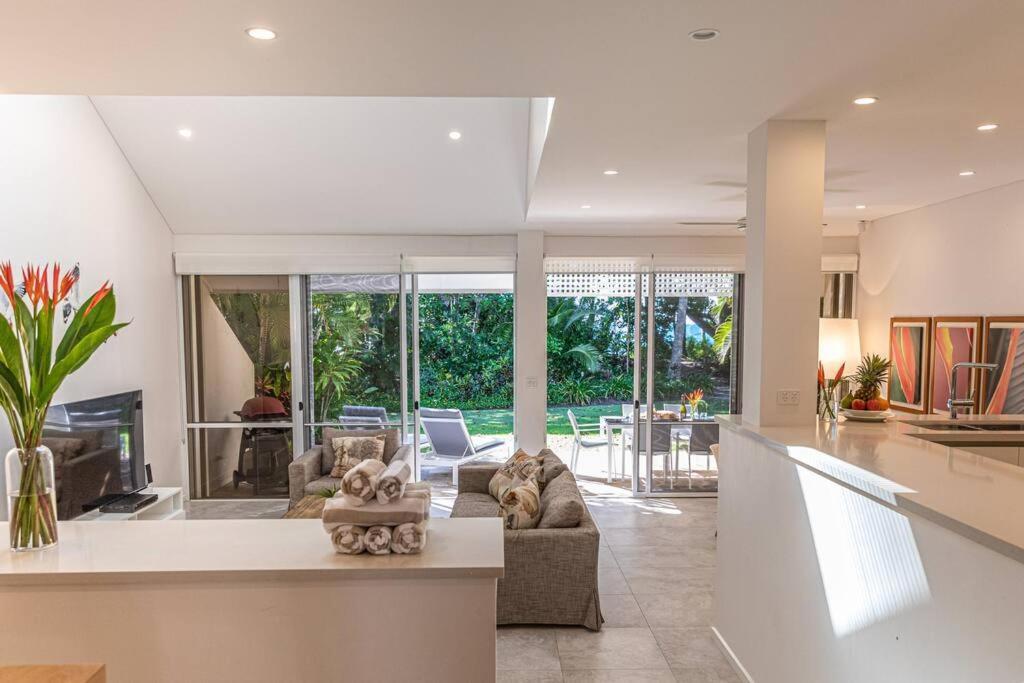 Mirage 433 - Beachfront Villa Port Douglas