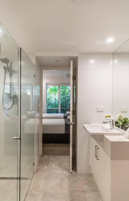 Mirage 433 - Beachfront Villa Port Douglas