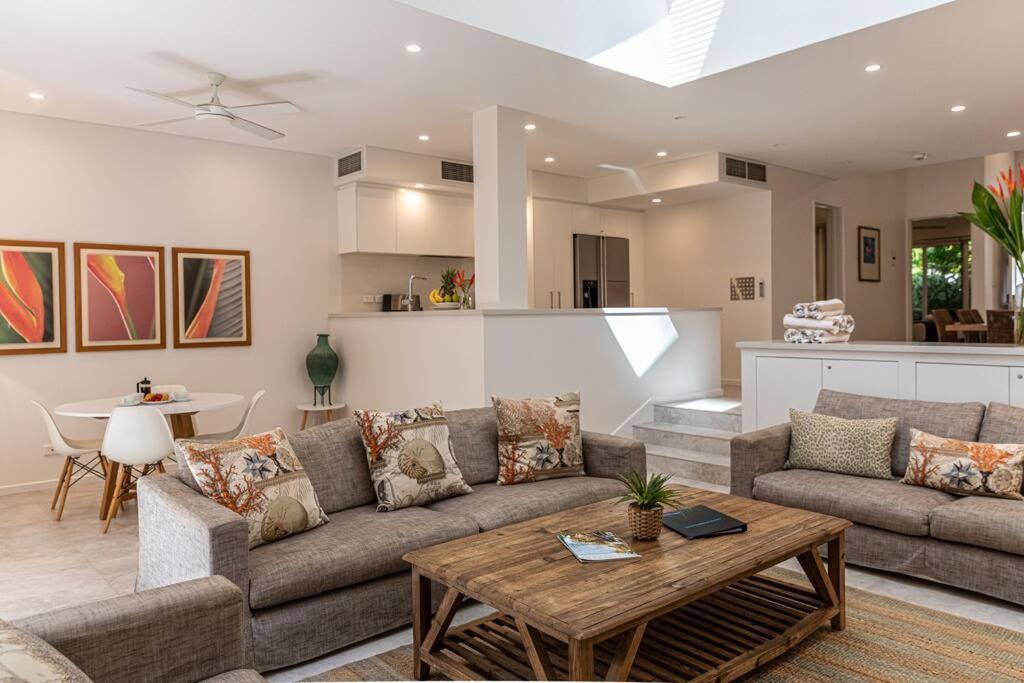 Villa Mirage 433 - Beachfront Port Douglas