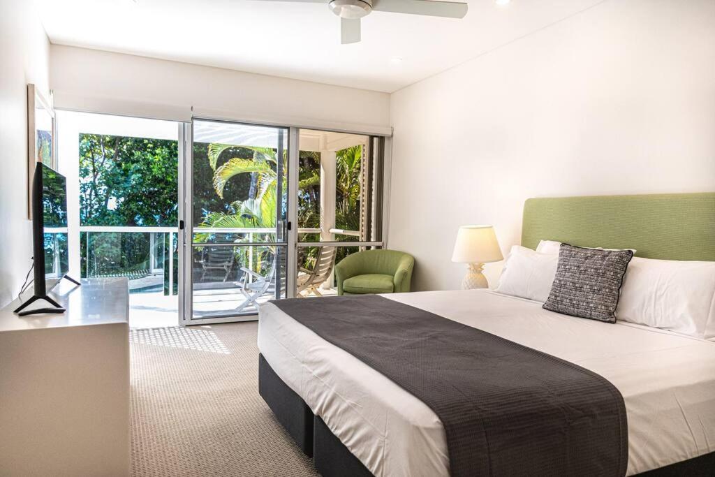 Mirage 433 - Beachfront Villa