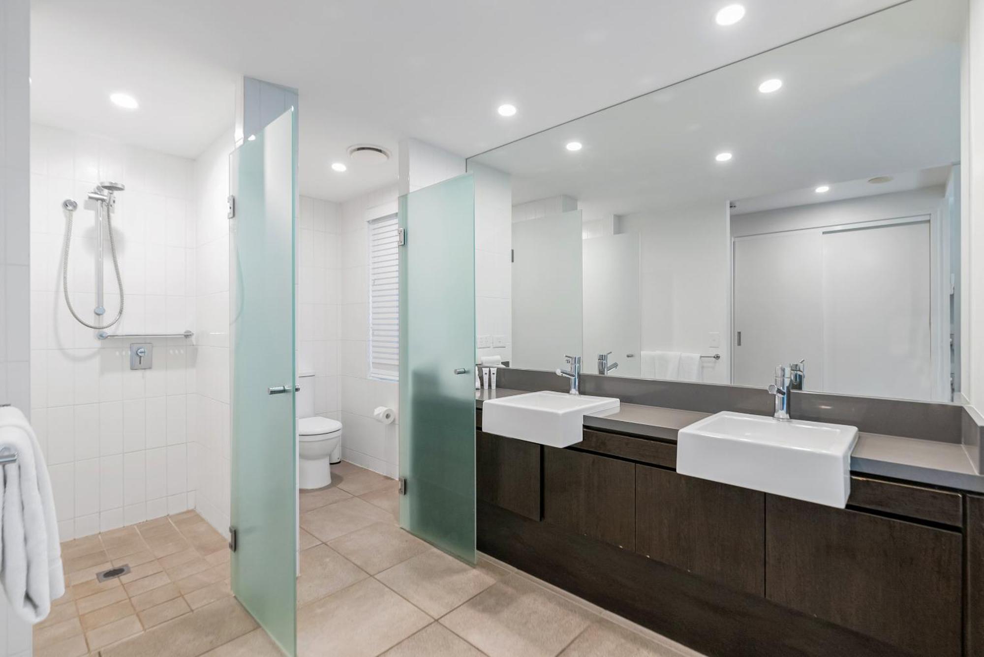 Resort-style Swim Out - A Poolside Oasis Apartment Port Douglas