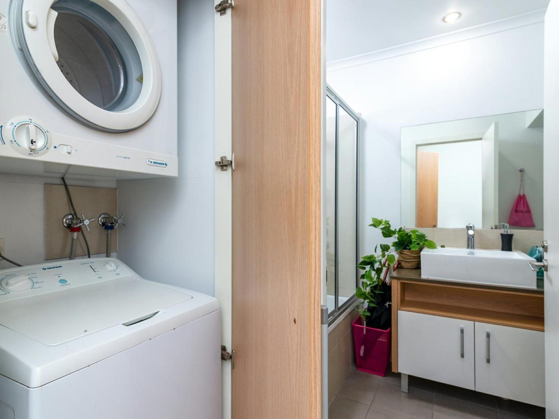 3202 Oaks Apartment