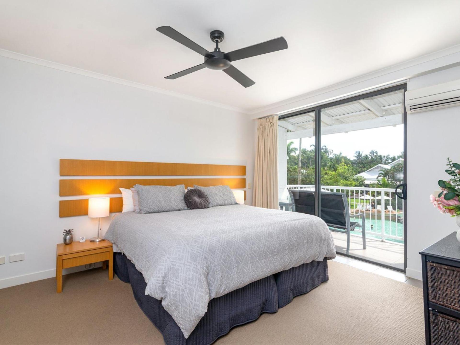 Apartment 3202 Oaks *