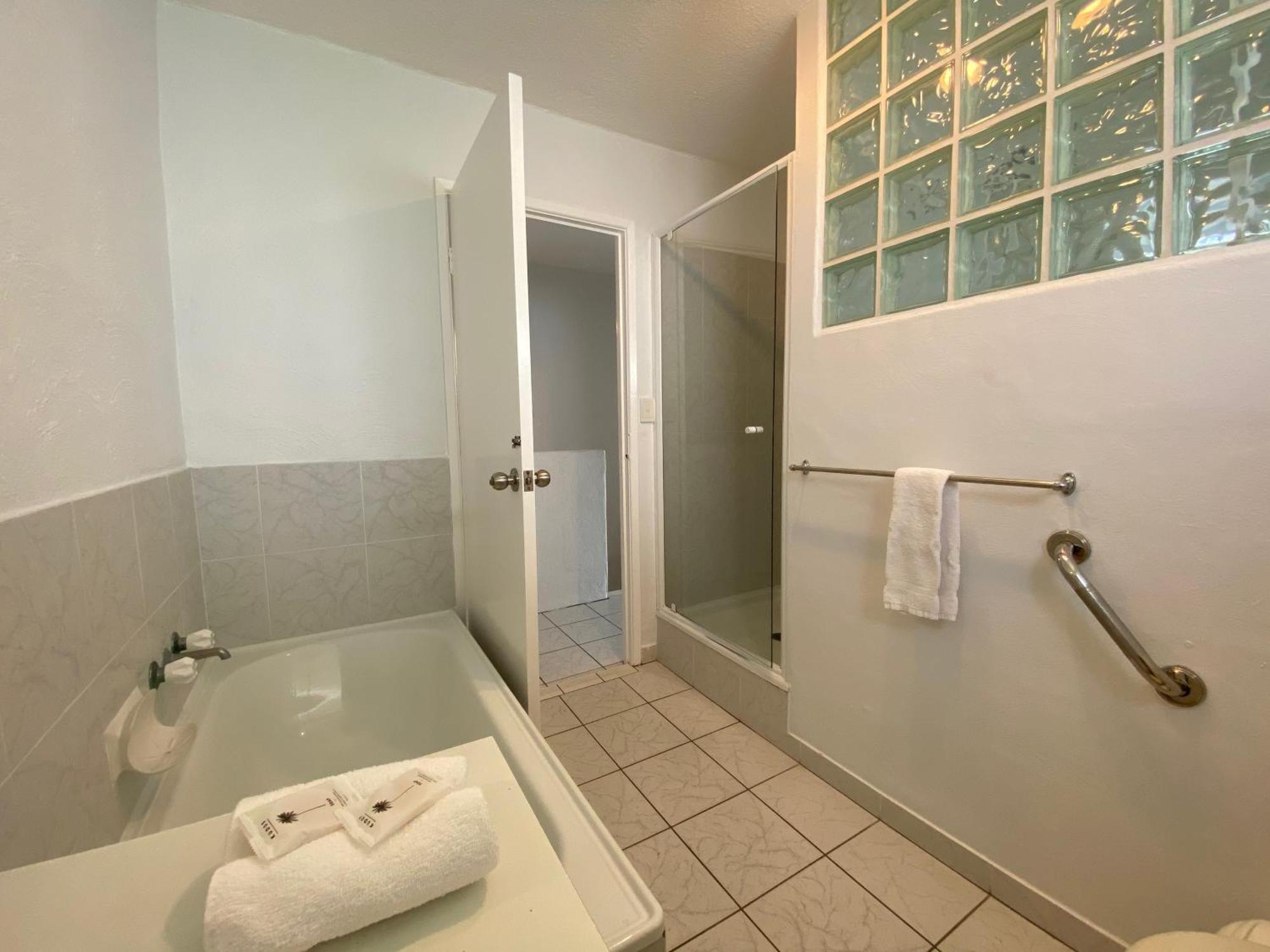 Beachfront Terraces With Onsite Reception & Check In Aparthotel Port Douglas
