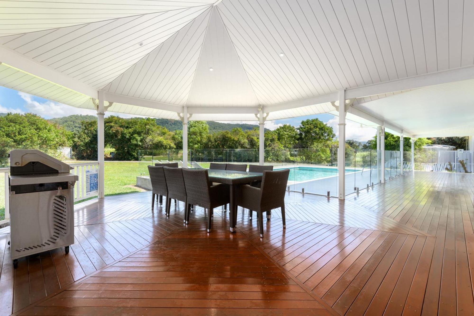 The Hampton * Port Douglas