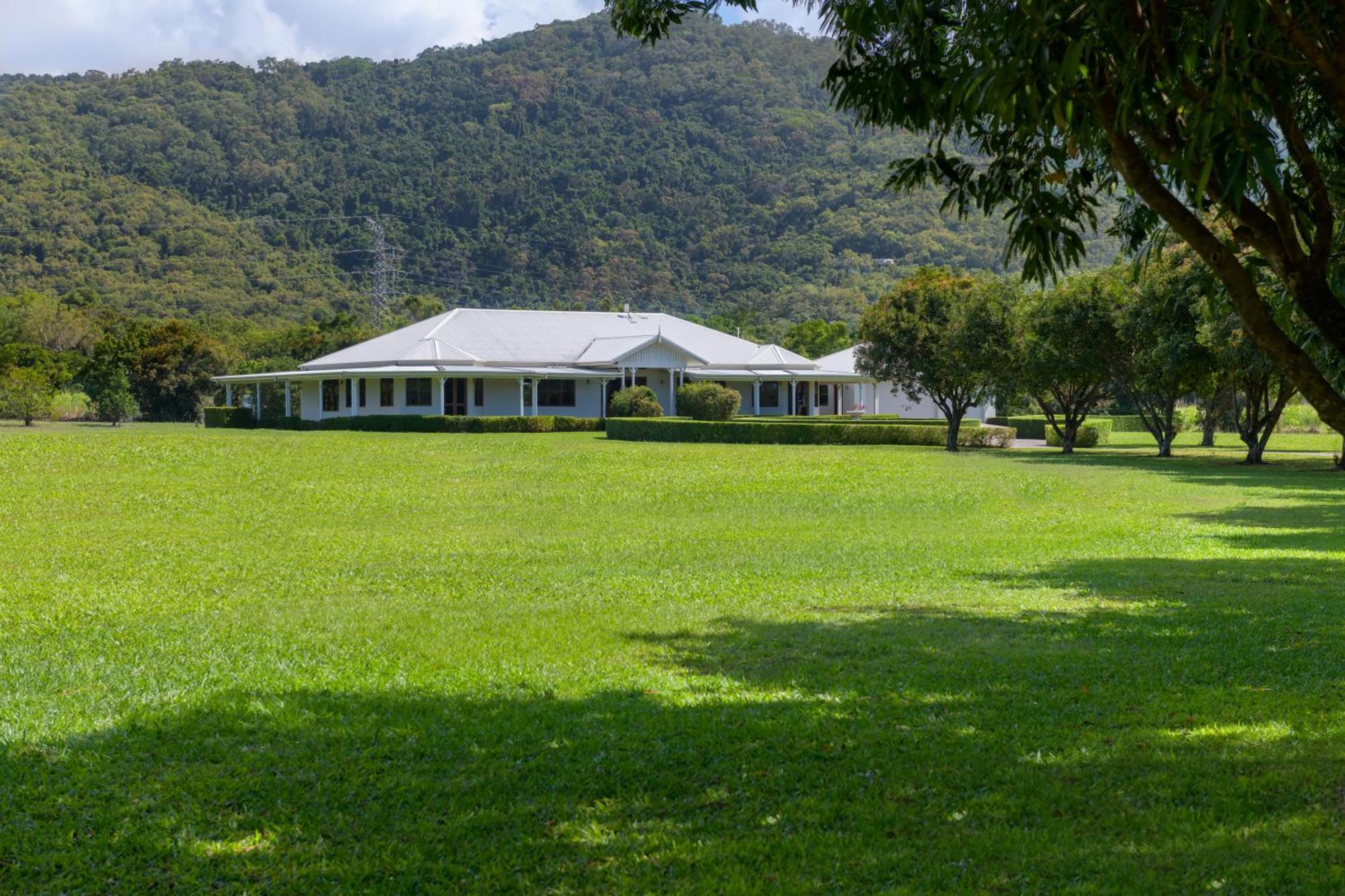 The Hampton * Port Douglas