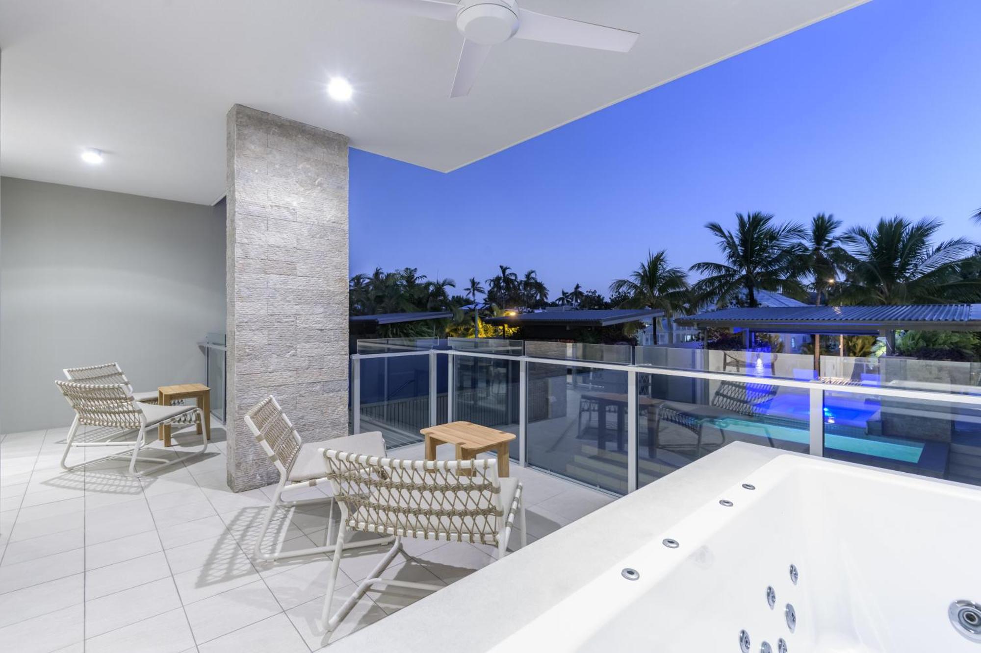 Coconut Grove Aparthotel 5*