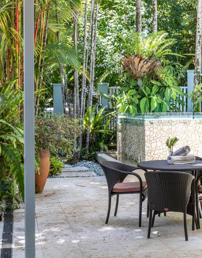 Villa Courtyard On *