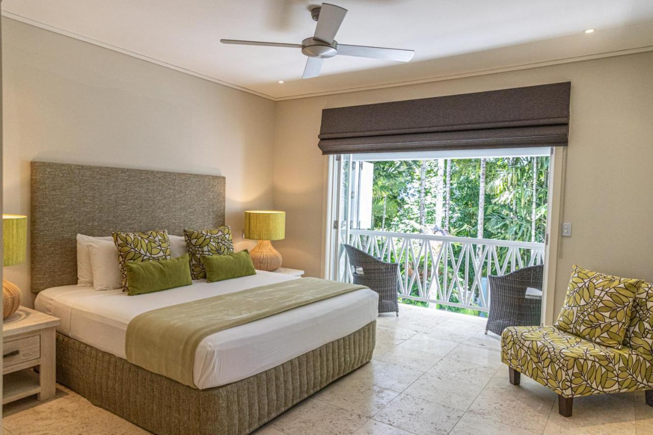 Villa Courtyard On
