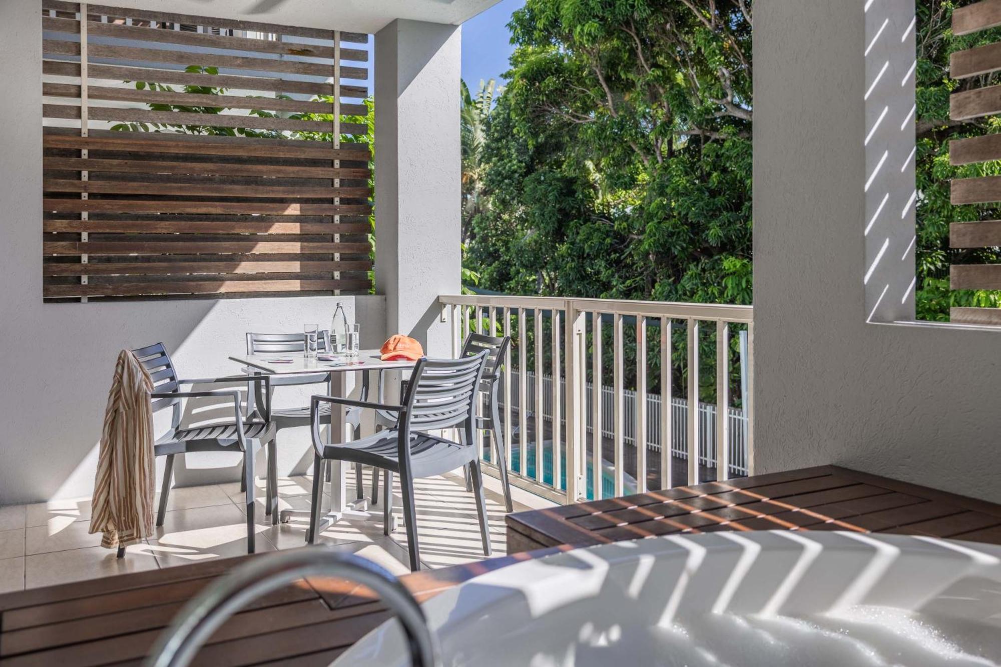Aparthotel Mantra Aqueous On Port