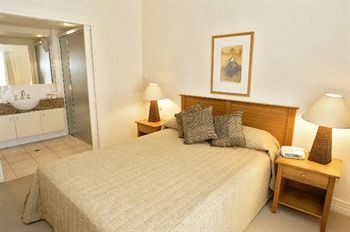 Aparthotel Mowbray By The Sea 4*