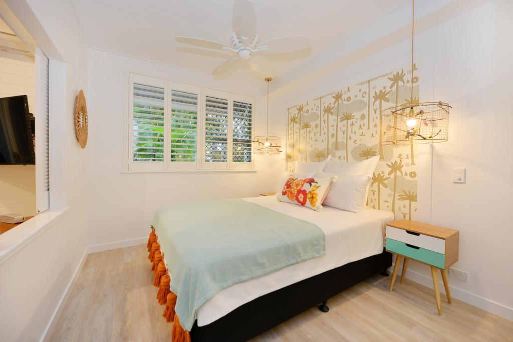 Retro * Port Douglas