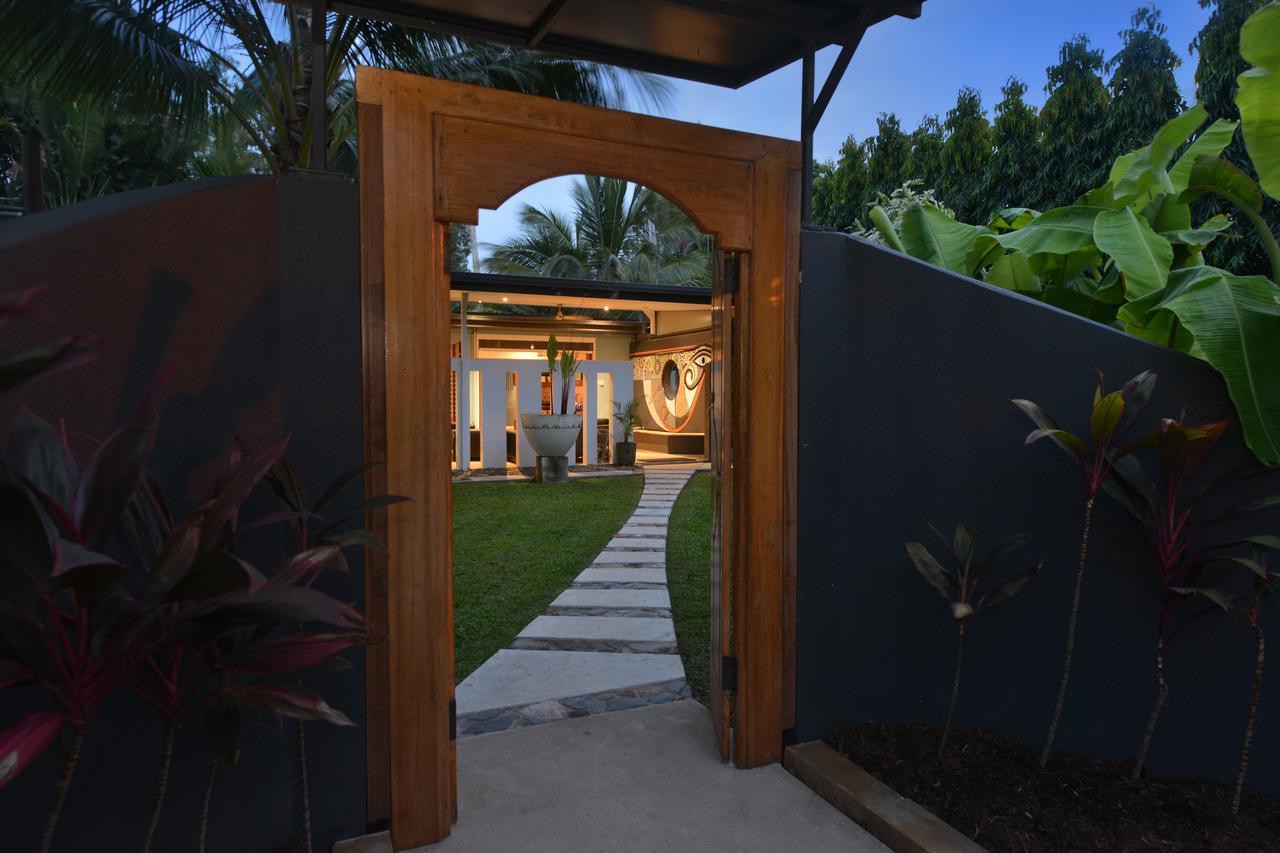 The Coconut Hut * Port Douglas