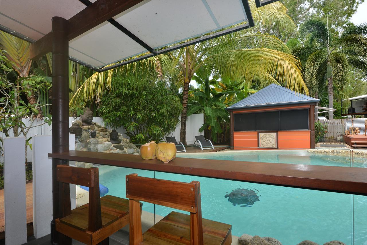 Holiday home The Coconut Hut *
