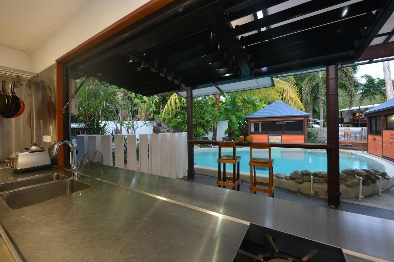 The Coconut Hut * Port Douglas