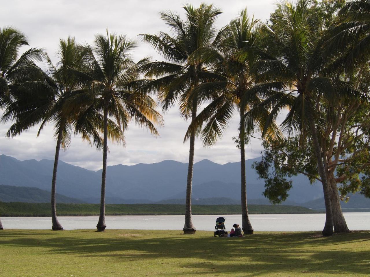 Temple & * Port Douglas