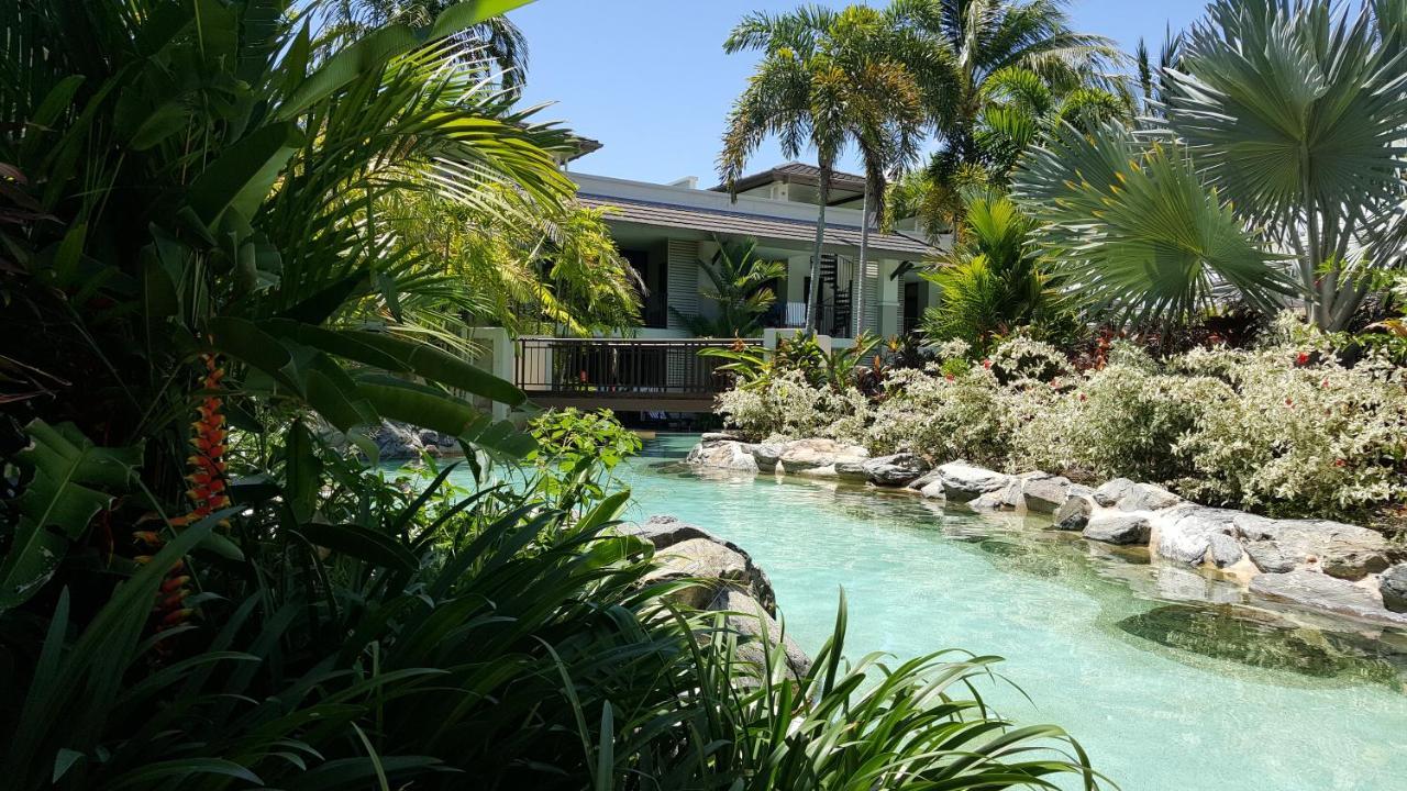 Temple & * Port Douglas