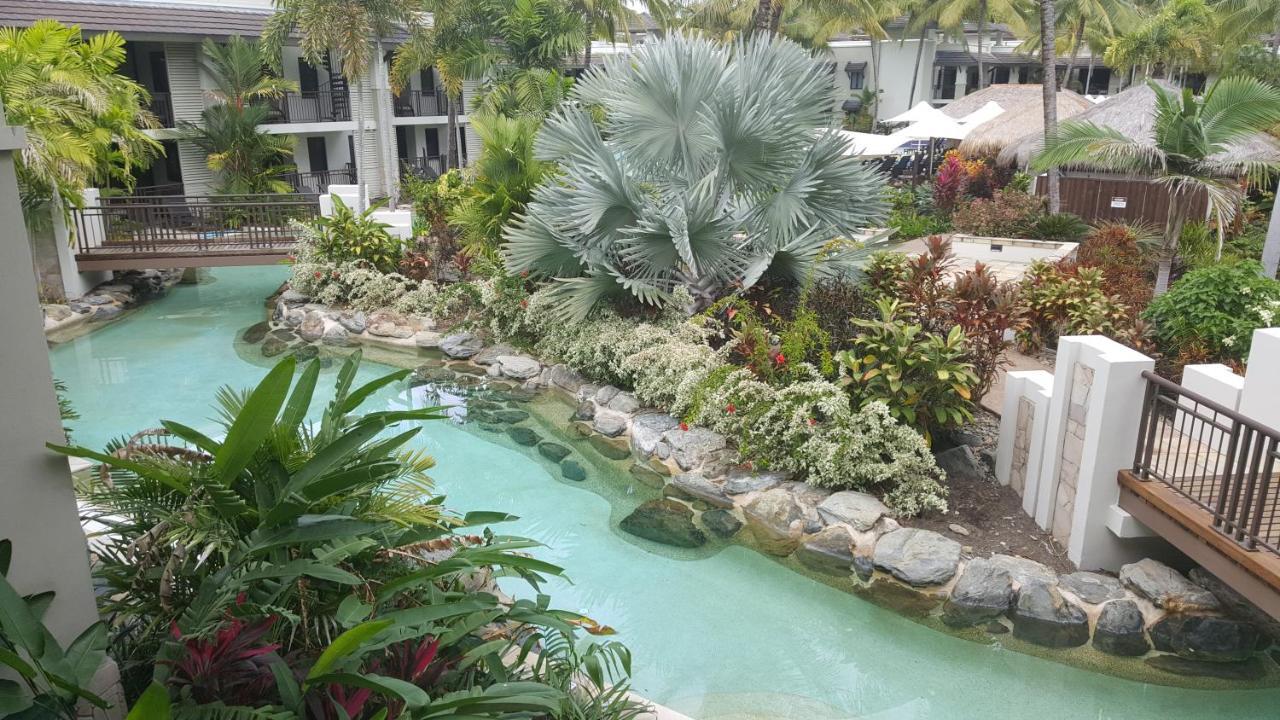 Temple & * Port Douglas