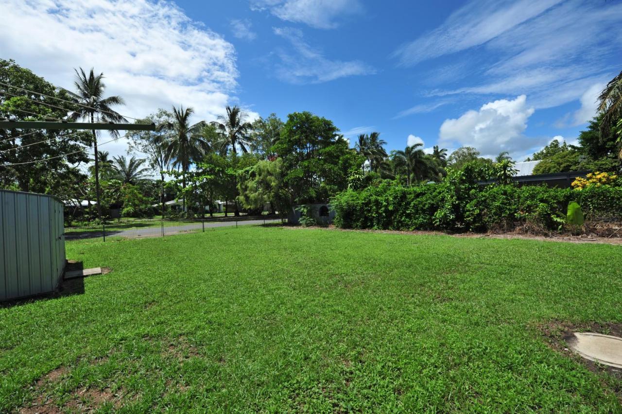 Seascape Holidays - 53 Reef Street Holiday home Port Douglas