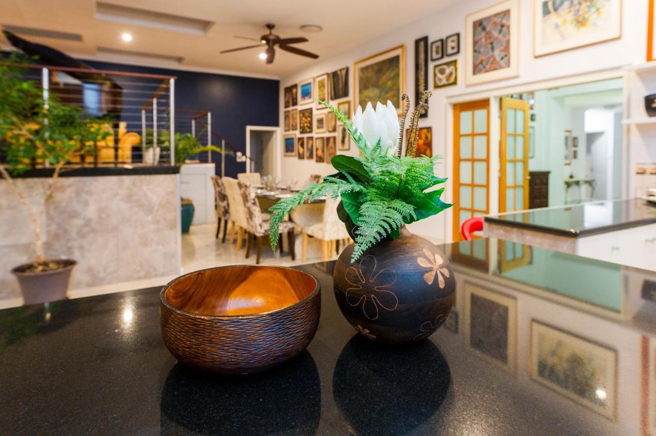 Luxury Penthouse 5 Bdr 3 Bath Twin Rain Showers 365 Sq Mtrs Port Douglas