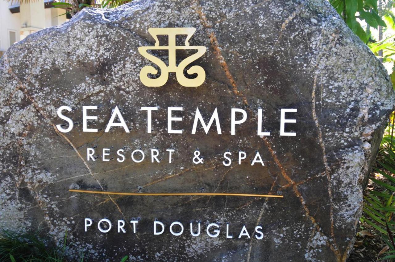 Temple & * Port Douglas
