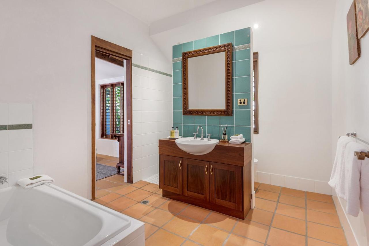 Luxurious Sala Private Beachfront Escape Holiday home *